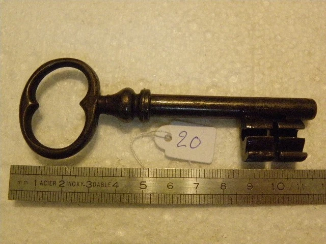 Lot De 2 Clés Anciennes En Bronze Orné – Pour Armoire, Tiroir, Bonnetière
