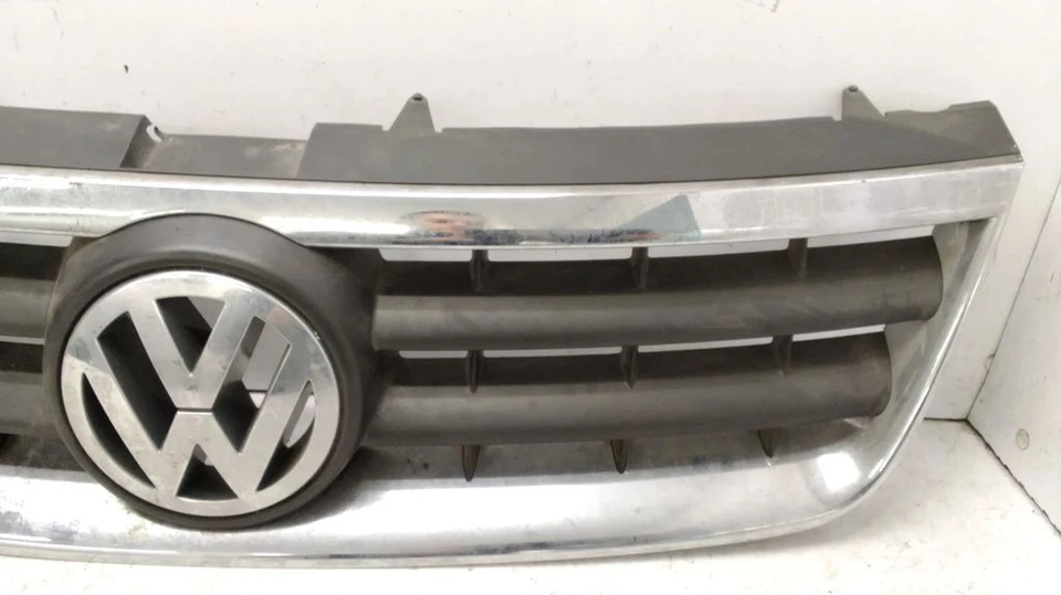 2004 Volkswagen Touareg I 2.5TDI Front Upper Bumper Grille Radiator - Image 2 of 4