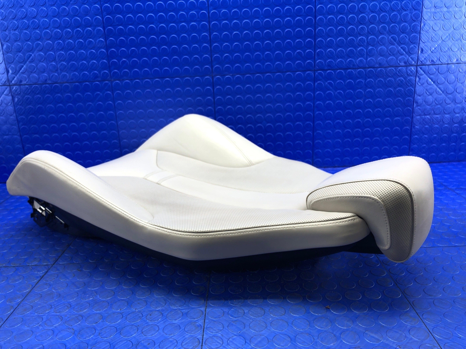 2014-2019 BMW I8 OEM FRONT RIGHT UPPER SEAT CUSHION W/BAG BEIGE