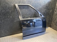 Front right door of Land Rover Discovery IV 2016