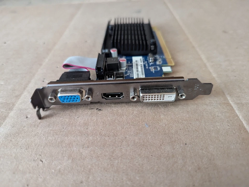 SAPPHIRE R5 230 1GB DDR3 PCIE HDMI/DVI-D/VGA HIGH PROFILE GRAPHICS CARD - Image 3 of 4