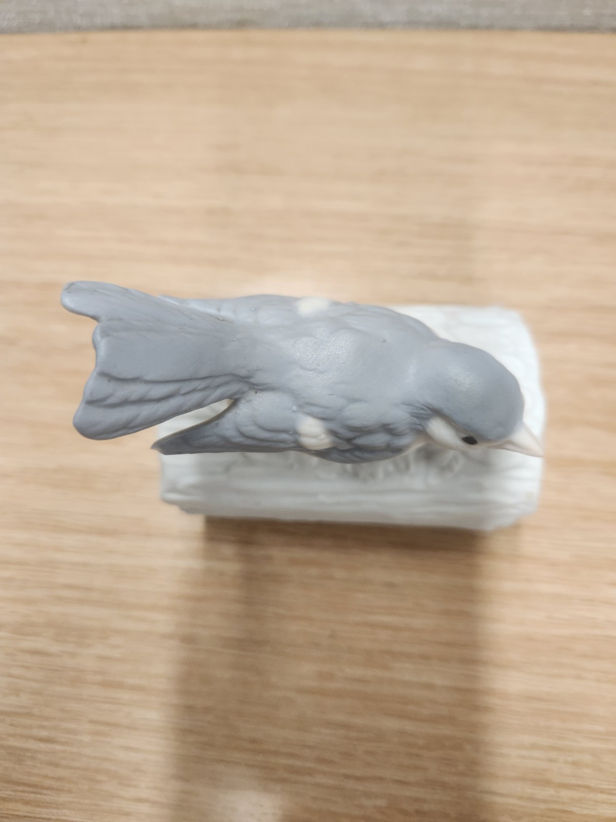 VTG Crowning Touch Collections Porcelain Bird on Branch Log Trinket Box 3"x3.25"