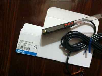 New One Omron E3X-DA41AT-S Photoelectric Switch E3XDA41ATS Expedited Shipping 
