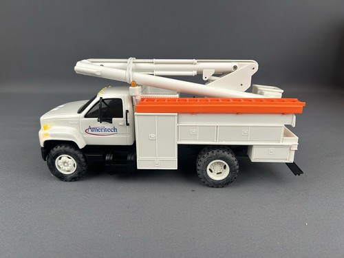 DG Productions GMC TopKick Ameritech Utility Lighted Bucket Coin Bank Truck NIB - Picture 3 of 11