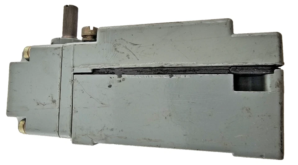 E50 CUTLER HAMMER LIMIT SWITCH BODY WITH HEAD - Image 4 of 4