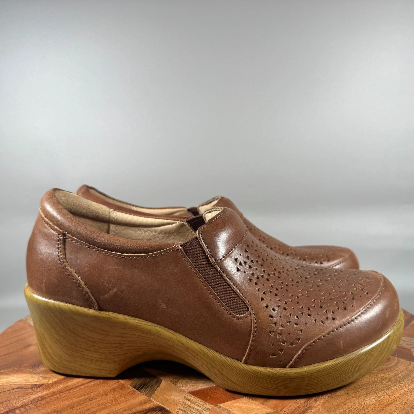 Alegria Ery-272 Brown Leather Perforated Wedge Clogs Shoes Womens 38 US 8