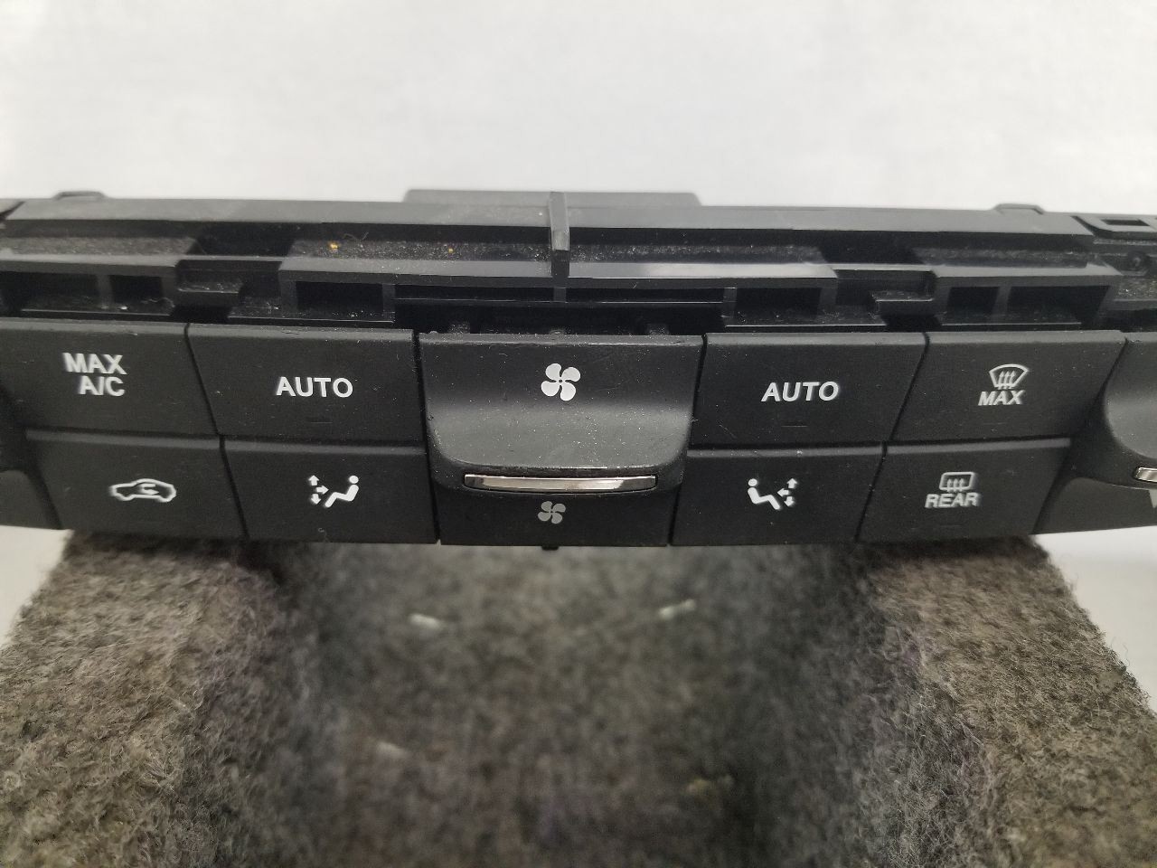 Maserati Levante Climate control panel P/N 670126323