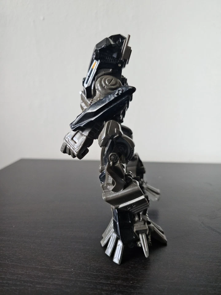 2011 Hasbro Transformers Dark Side of The Moon 7" Ironhide Action Figure no box - Image 2 of 4