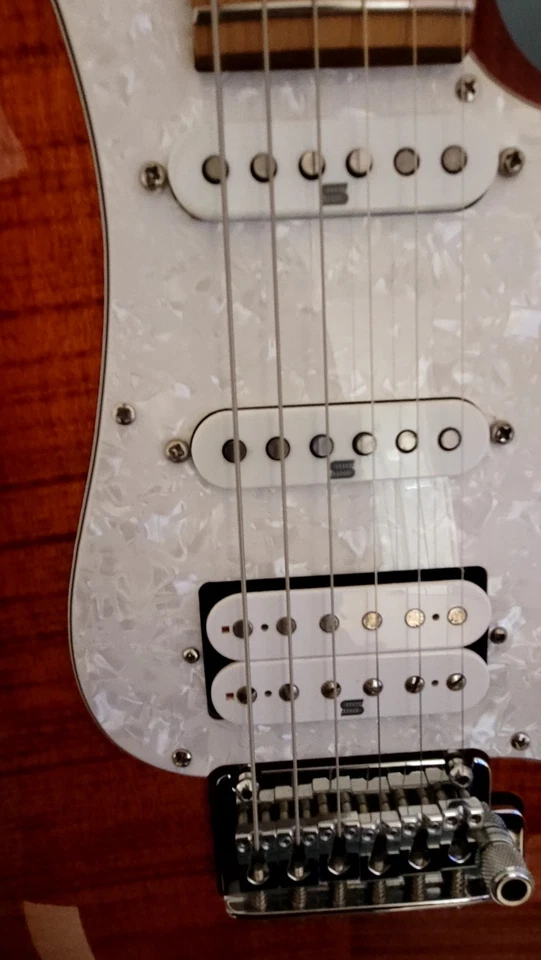 Ibanez az224f btb, traste sin estatinas, mástil de arce tostado. Foto 2 de 4