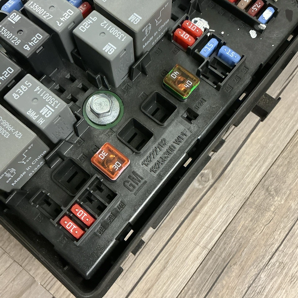 2011-2014 Chevrolet Cruze 1.4L OEM Engine Fuse/Relay Junction Box P/N 95216200 - Image 2 of 4