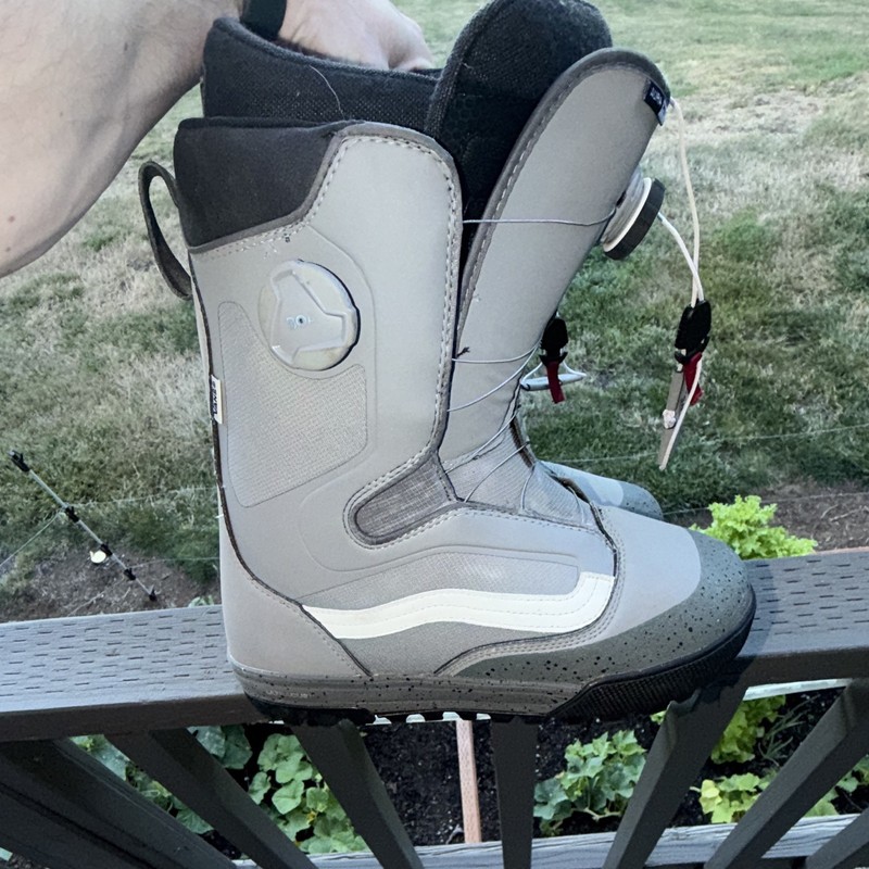 VANS Men's Snowboard Boots Size 10.5 Gray/Black Dial Lacing Waterproof