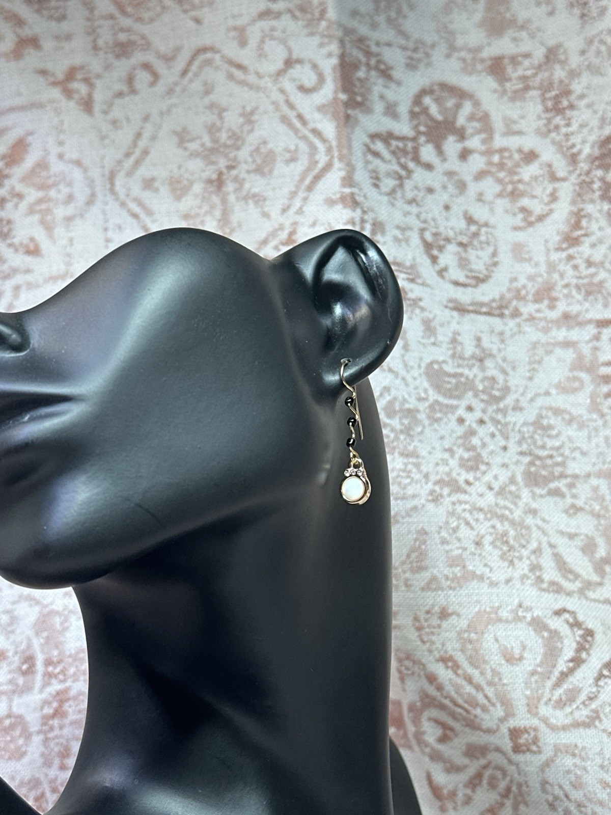 silver tone black bead dangle/drop hook earrings w/ white round pearl drop