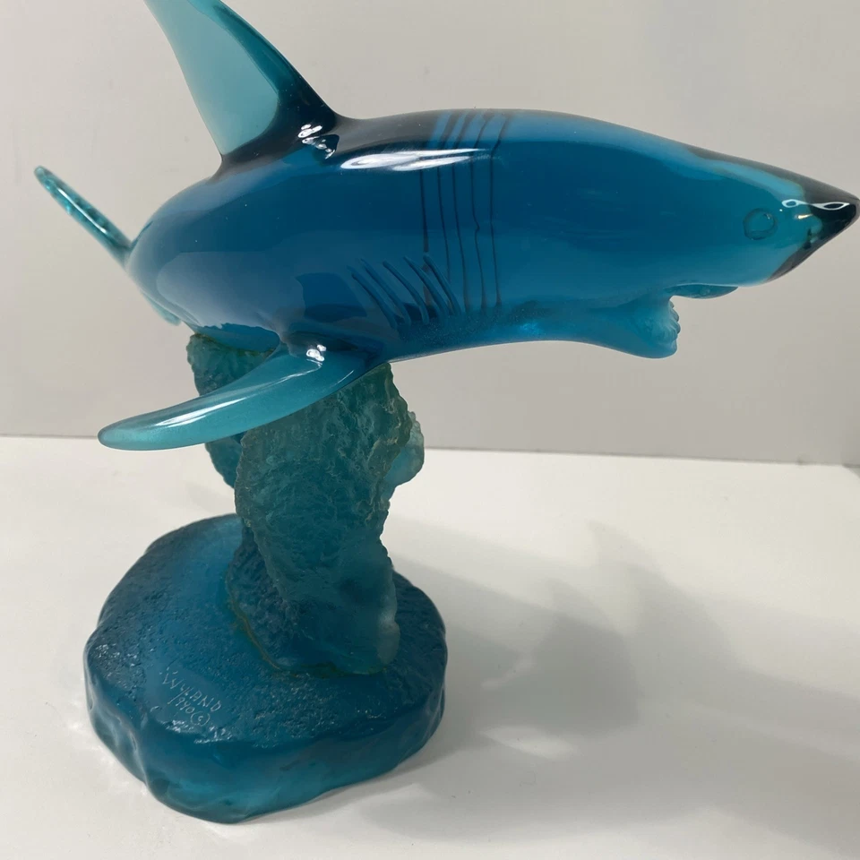 Escultura Wyland Gran Tiburón Blanco y Coral 1990 Azul Acrílico Marcado Foto 4 de 4
