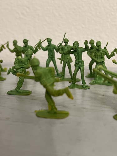 CHESAPEAK GREEN ARMY MEN ACTION FIGURE TOYS 26 PIECES (PRE-OWNED) - Picture 10 of 12