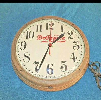 Rare VintageOriginal  1960 s Round Dr. Pepper Adversting Clock !! ''  Nice  ''