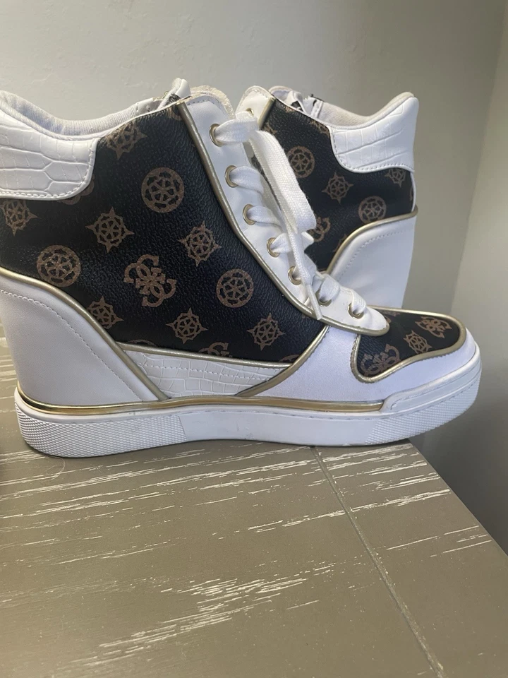 Zapatillas deportivas GUESS High Top Fiora para mujer talla 8,5 Foto 3 de 4