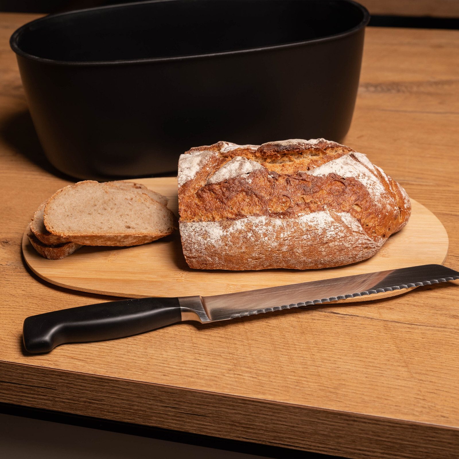 Brotkasten Mit Bambusbrett Mod. Kubo, Schwarz Mit Integriertem Bambusschneidebrett | 54098100
