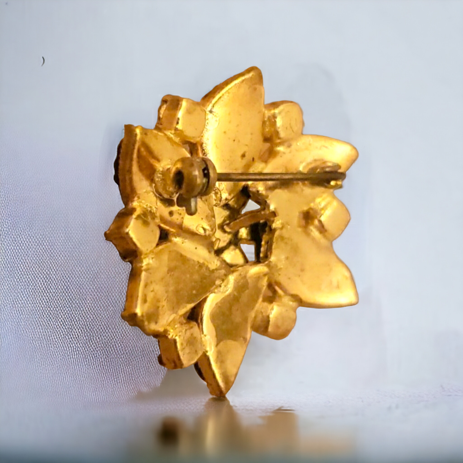 Brooch, VTG Flower Gold Tone Black Carved Petals … - image 3