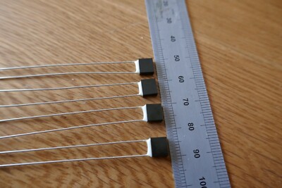 4 x Miniatur Thermosicherungen Radialausschnitt 250 V 2A 2,5A 3A 125, 139 145 Grad