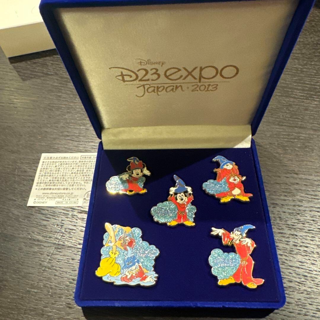 D23expoJapan2018 ピンズコンプリートBOXとピンバッジ4点 D23 Expo Japan 2013 ディズニーピンバッジ