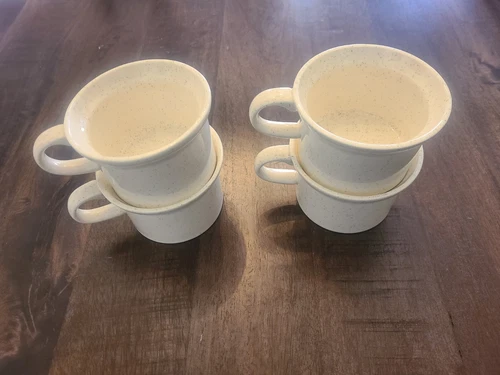 Vintage Set of 4 USA Pottery Coffee Cups