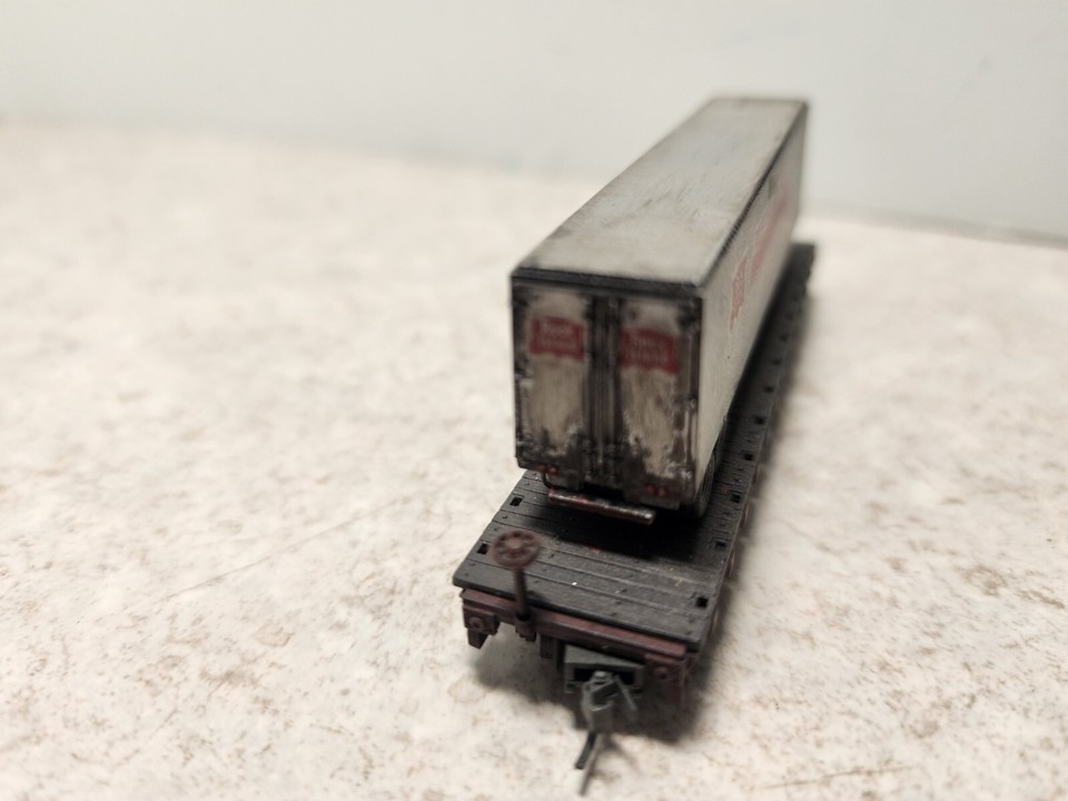 Atlas N Scale Piggyback Flat Car with 40' Trailer Rock Island Weathered