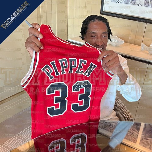 Basketball - Scottie Pippen Signed Framed Chicago Bulls HWC Swingman Jersey - Picture 3 of 4