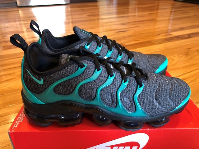 grey and green vapormax plus