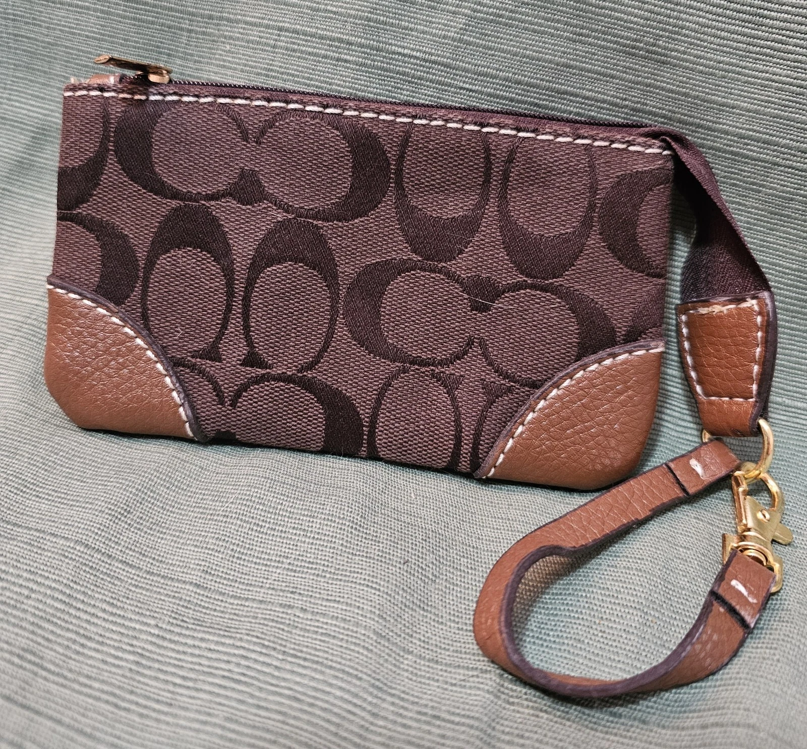 Borsa da polso Coach Signature in tela donna mini cerniera marrone 5 75""x4"" in perfette condizioni