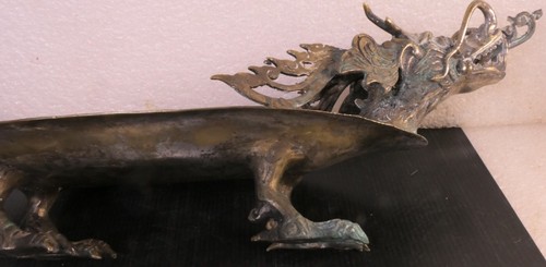 ANTICO VASSOIO DA PORTATA SCULTOREO ASIATICO CINESE OTTONE PIEDI DRAGO CENTROTAVOLA - Foto 10 di 15