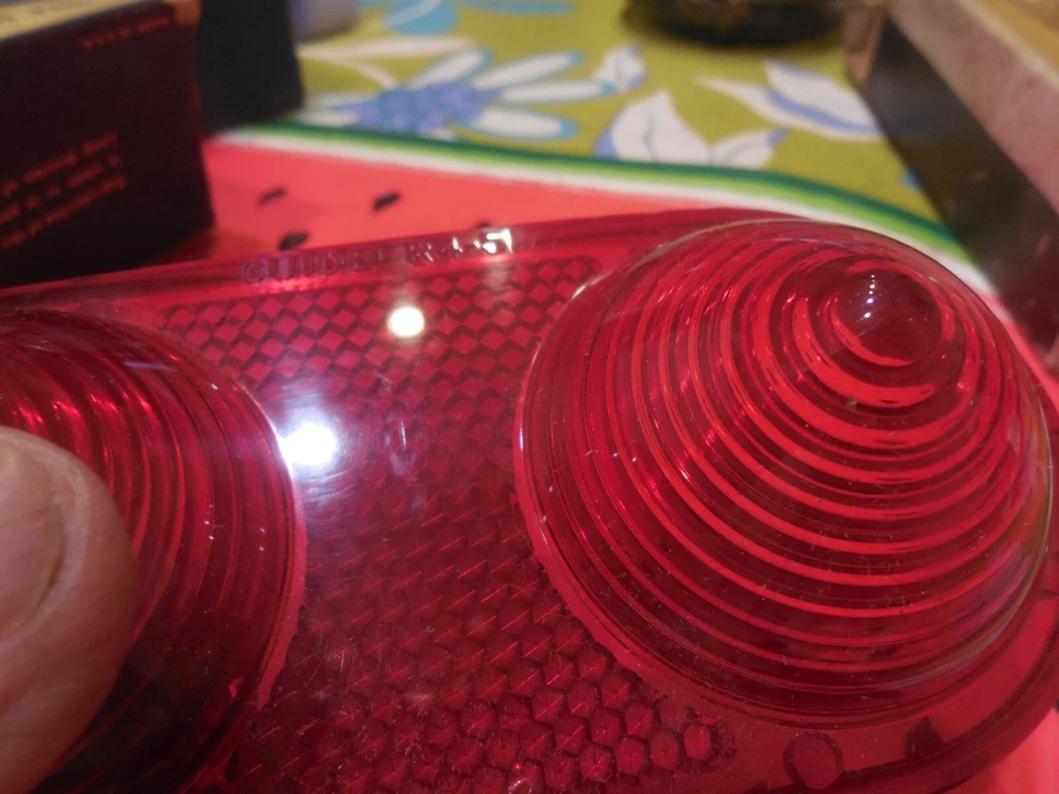 NOS Guía BUICK 5940010 1950-1952 LÁMPARA TRASERA LENTE DERECHA O IZQUIERDA *Excepto Serie 40+ Foto 3 de 3