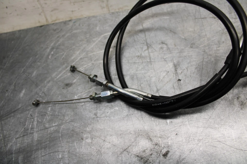 13 SUZUKI GSXR750 THROTTLE CABLES LINES BB474 - Image 3 of 4