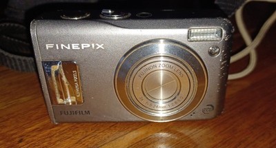 Finepix 6.3 mega pixels super ccd with case / No Charging Cable Or Picture Card