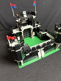 Lego 6085 Castle Black Knights Black Monarch's Castle Knights Knights Castle 1988 P2