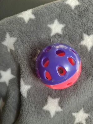 Ball in Rosa/lila Tönen mit Glöckchen, neu - Bild 1 von 3