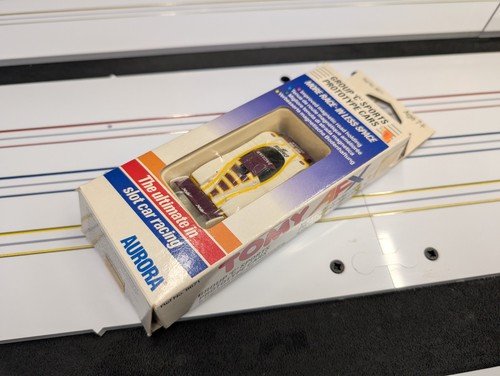 TOMY AURORA AFX SLOT RACING CAR - 8671 JAGUAR XJR 9LM - BOXED - Picture 3 of 6