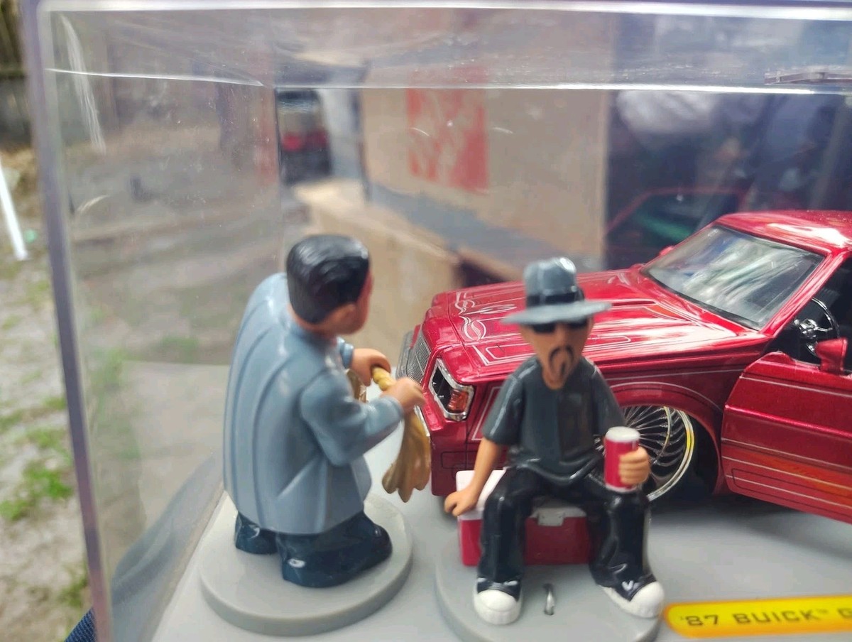 Jada Toys Homie Rollerz Car Wash 87 Buick 1/24 scale figurines in