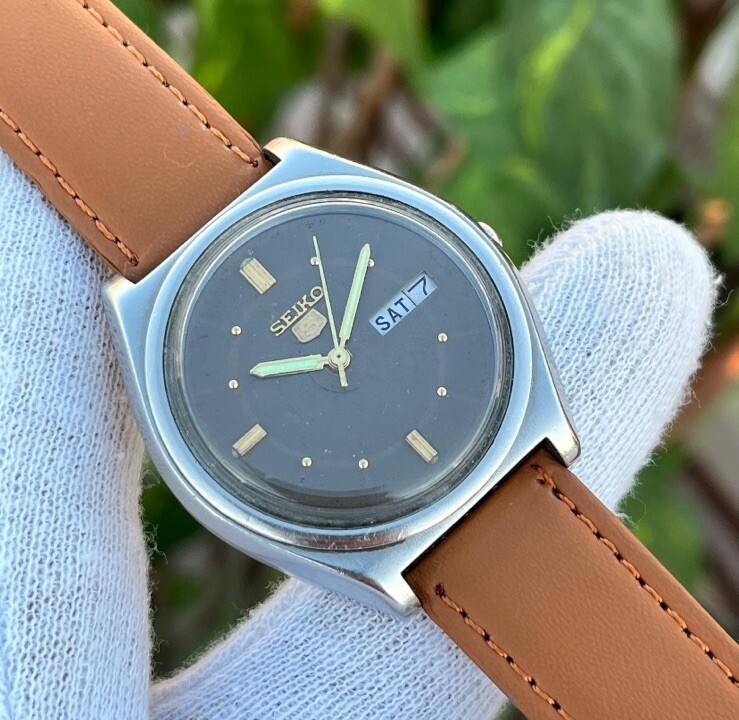 Vintage Seiko 5 Automatic Deep choco Dial Japan Made Men Watch Cal
