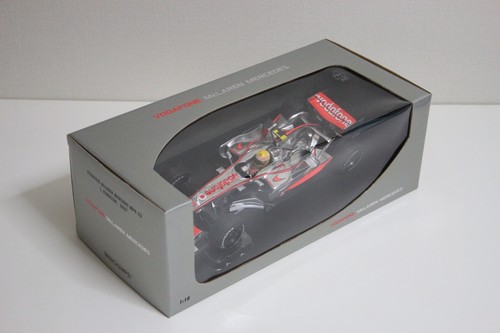Minichamps 1/18 Vodafone Mclaren Mercedes MP4-22 2007 Lewis Hamilton Limited Box - Picture 3 of 13