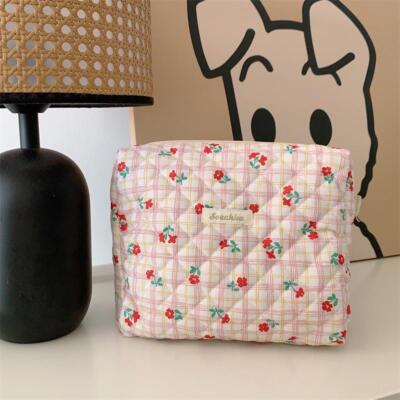 Large-capacity Women's Cosmetic & Travel Clutch Bag stylish & Zippered Organizer