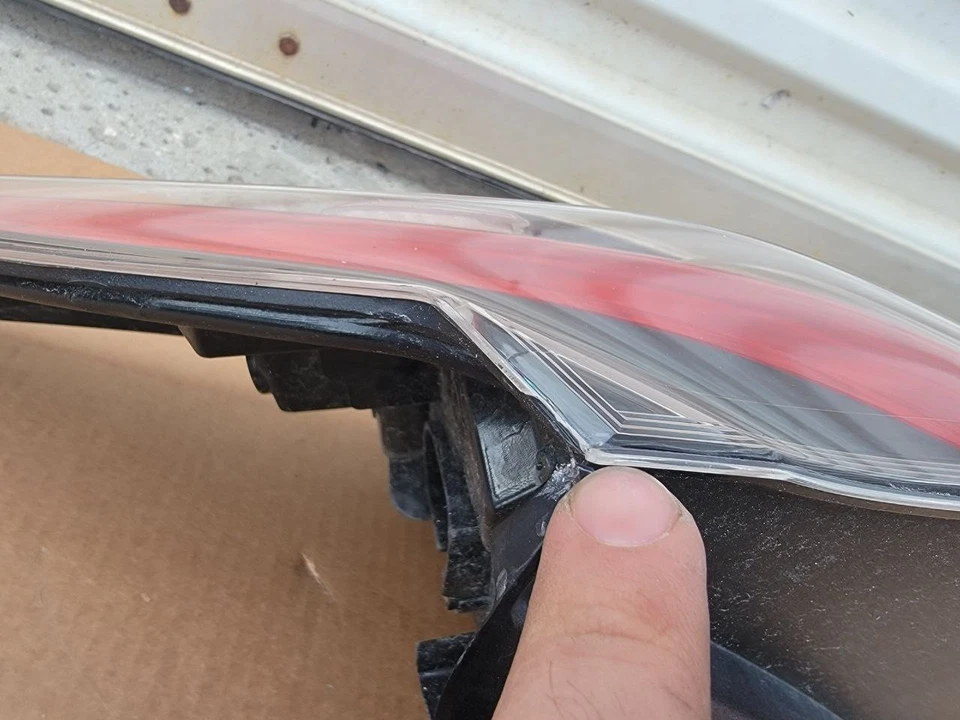 Luz trasera Toyota RAV4 2016-2018 OEM con LED lado derecho del pasajero 81550-42192 Foto 3 de 4