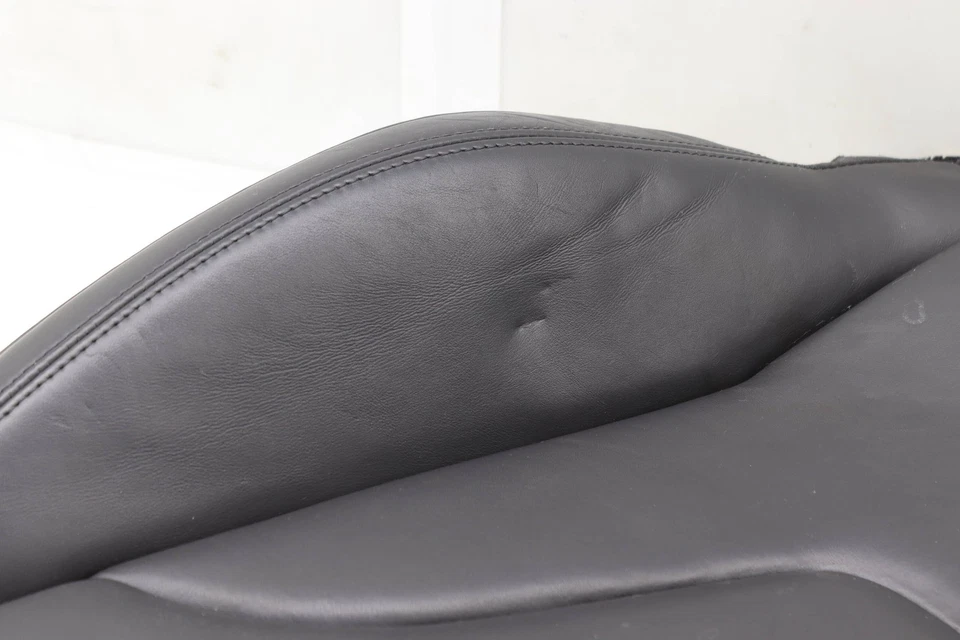 2010-2012 AUDI R8 - Almofada inferior dianteira direita assento inferior (couro) 420881406H - Imagem 2 de 4