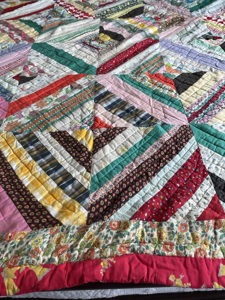 Vintage patchwork quilt 1940-1950 Red, Hand Stitched. Full Sized - Image 3 of 4