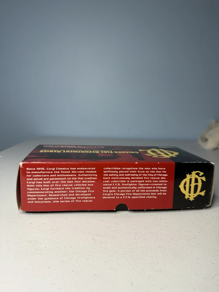 Corgi Chicago Fire Dept Series Division Chief Dodge Monaco 1974 With 2 Figures - Image 4 of 4