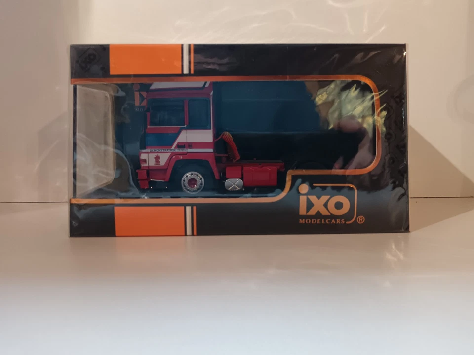 Camion Berliet TR 305 Rouge 1978 Ixo 1/43 - Photo 2/4