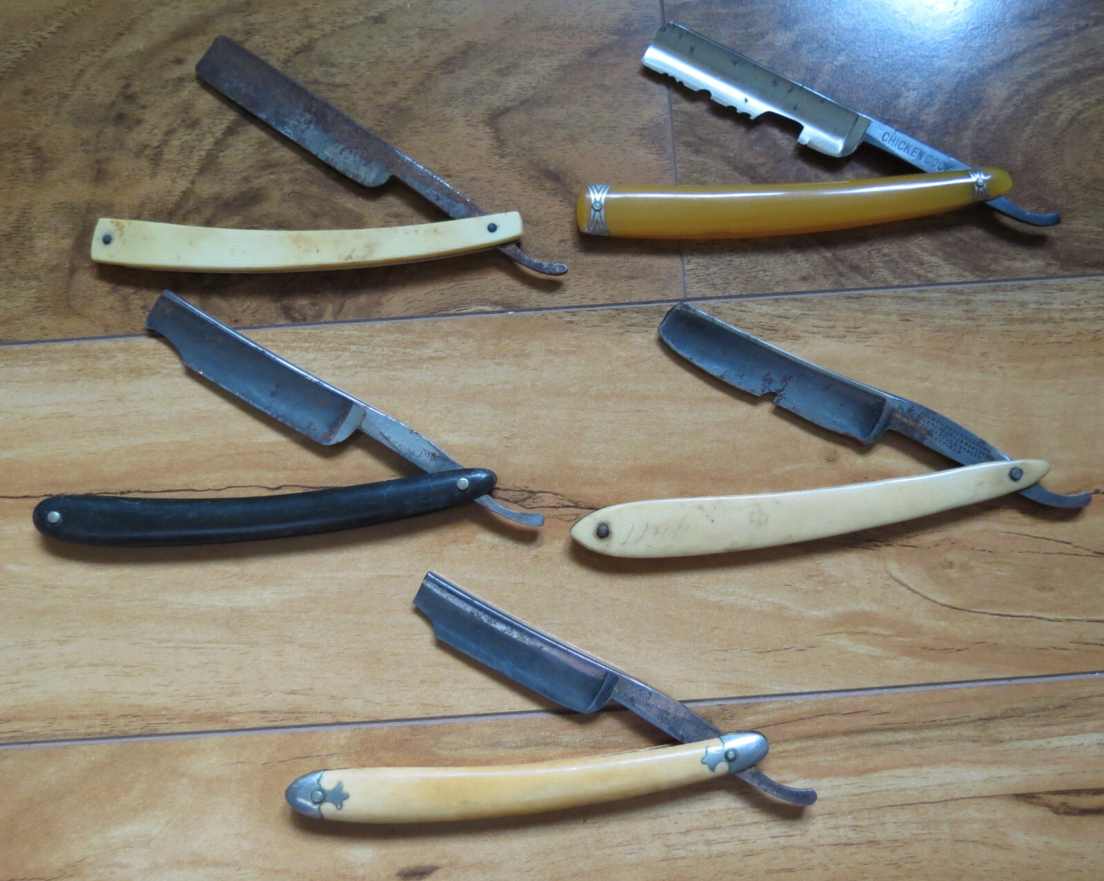 5 OLD STRAIGHT RAZORS WITH DAMAGE AS IS FOR PARTS / HANDLES Chicken ...
