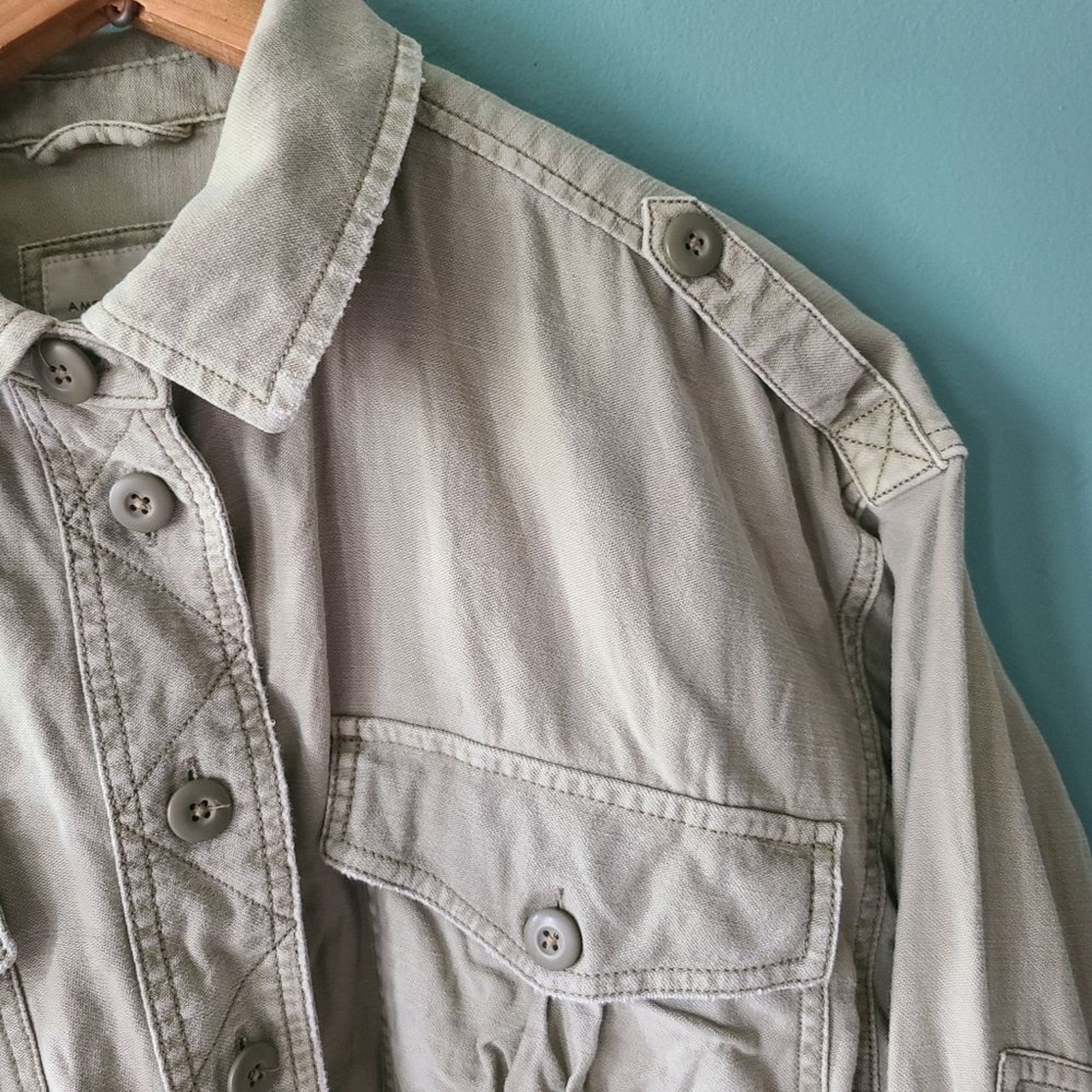 AE Button Down Light Jacket Size Medium - image 3