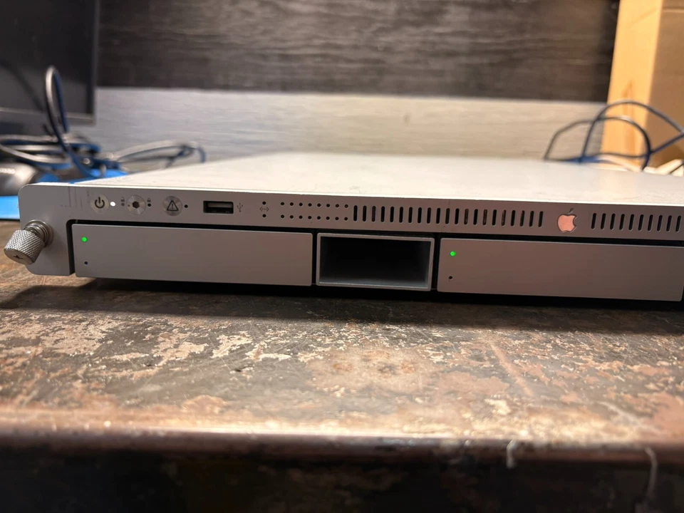 Apple Xserve 2,1 Mac OS X Server , Quad-Core 2.8GHz , 4GB DDR2 RAM , 160GB HDD - Image 4 of 4