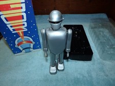 The Day The Earth Stood Still GORT 8  Wind-Up Tin Robot Toy by Rocket USA 2000