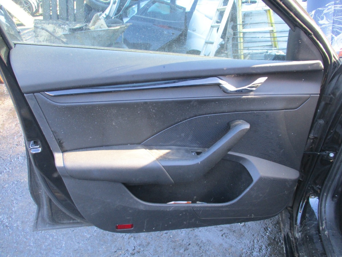 2023 SKODA OCTAVIA MK4 NX NSF PASSENGER SIDE FRONT DOOR CARD PANEL